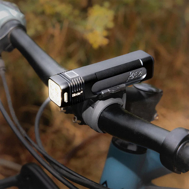 SET DE LUCES BLINDER 700 LM + PLUS TRASERA 20 LM 5