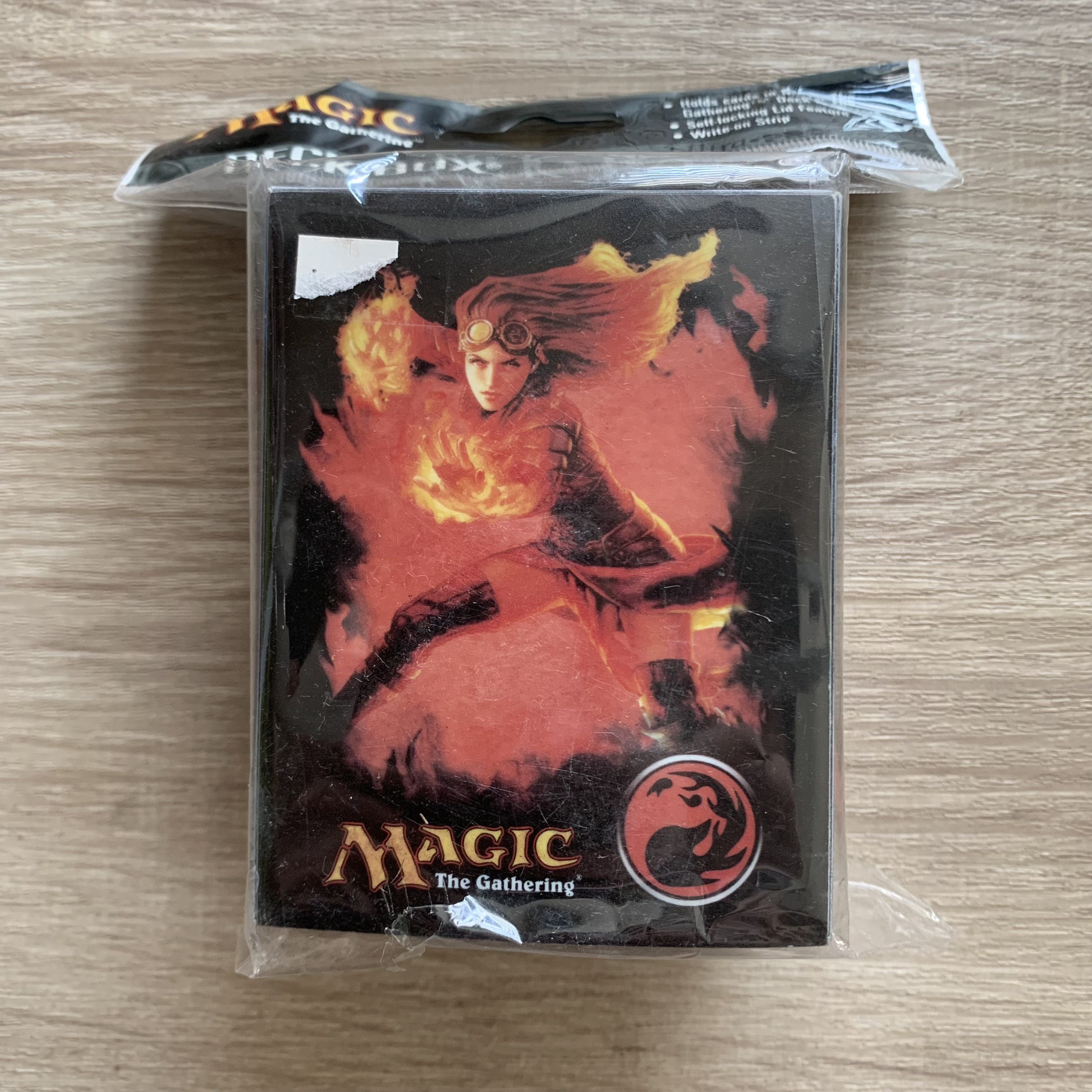 Ultra PRO MTG プレインズウォーカー フリップデッキボックス Amazon