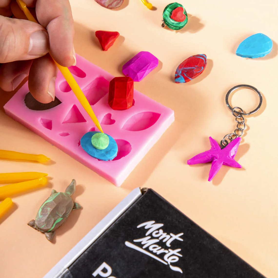 Set de Arcillas de Colores y Herramientas 75 Pcs Mont Marte 2