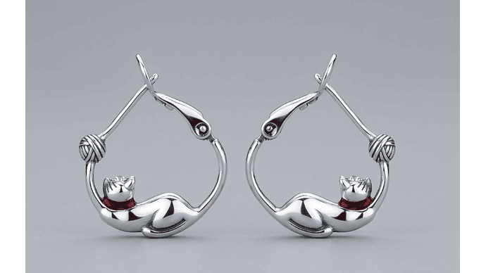 Aros Plata 925 Gato Durmiendo con Corazón Rojo – Diseño Elegante y Significativo 1