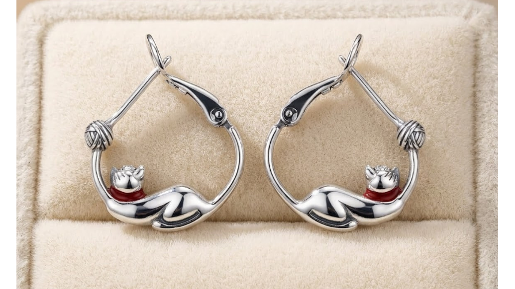 Aros Plata 925 Gato Durmiendo con Corazón Rojo – Diseño Elegante y Significativo 3