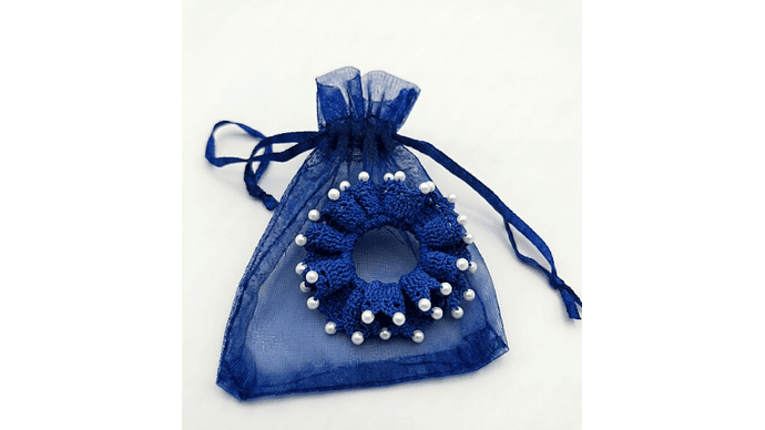 Cole para el Cabello Tejido Azul con Perlas – Elegancia Artesanal 3