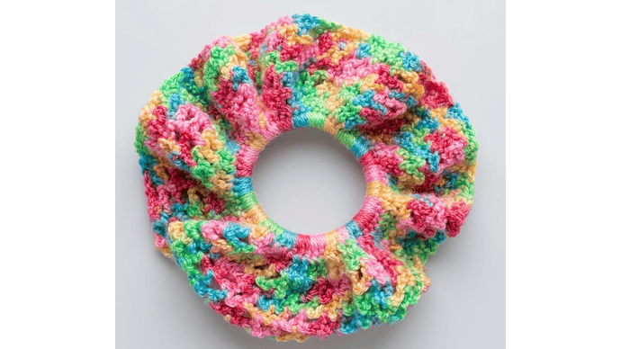 Cole para el Cabello Tejido Multicolor – Estilo Artesanal Alegre 1