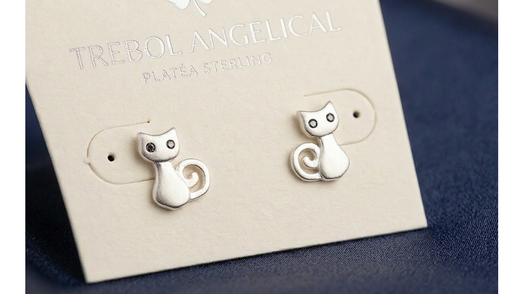 Aros Gatito Minimalista en Plata 925 con Ojos Negros – Detalle que Enamora 1