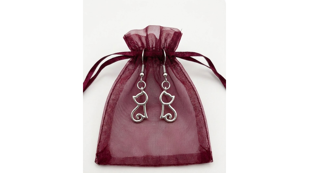 Aros Gatito Minimalista – Elegancia Sutil con Personalidad 3