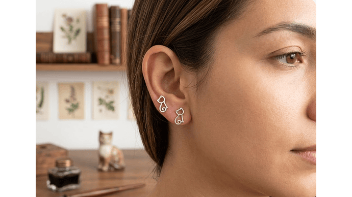 Aros Gatito Minimalista – Elegancia Sutil con Personalidad 2