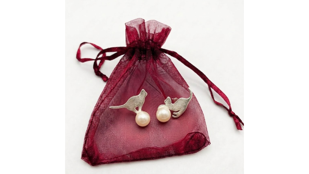 Pendientes Asimétricos Gato Minimalista con Perla 3