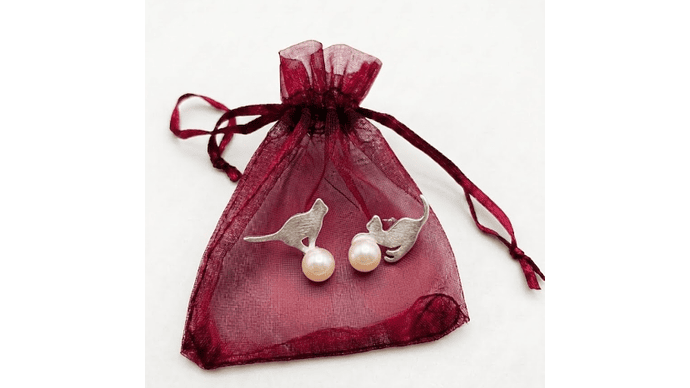 Pendientes Asimétricos Gato Minimalista con Perla 3