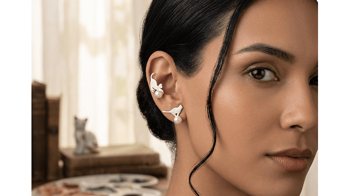 Pendientes Asimétricos Gato Minimalista con Perla 2