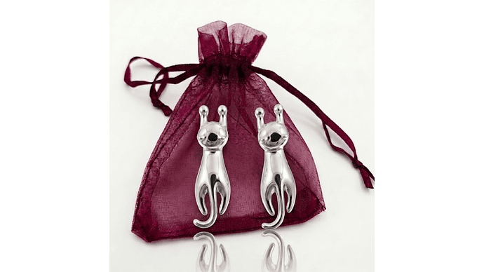 Aros Gato Negro Minimalista con Detalles Brillantes – Estilo Elegante y Audaz 3