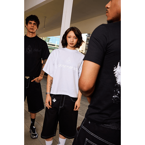 POLERA BOXY FIT "LUCKY CLUB" TRIPLE WHITE