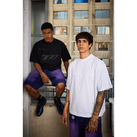 POLERA BOXY FIT "SCUDERIA RIVELAZIONE" TRIPLE BLACK 