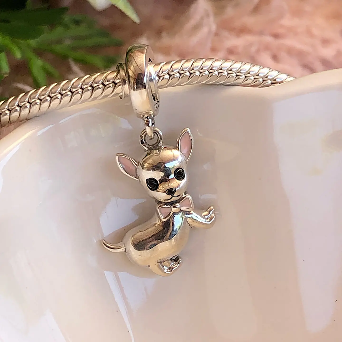 Charm Chihuahua colgante con corbatín rosado Plata 925 1