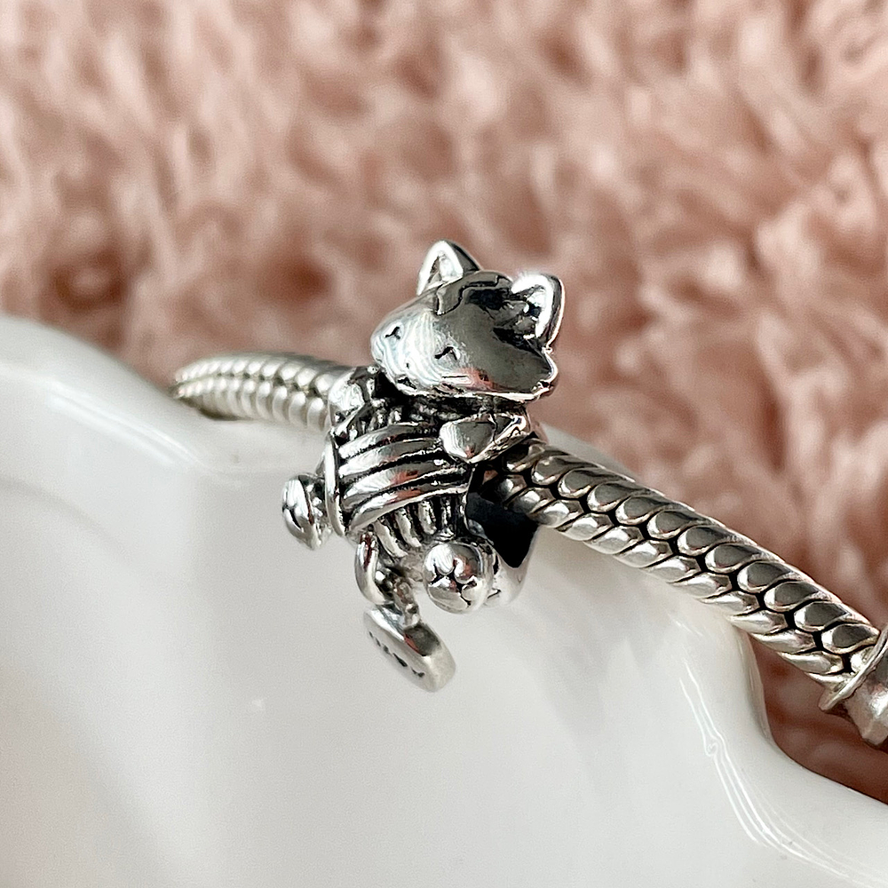 Charm Gato Juguetón Plata 925