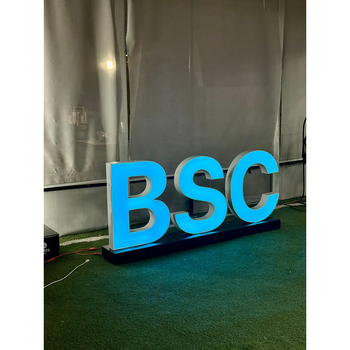 Letras Volumetricas 1m alto x 2.2m de largo con luces RGB BS