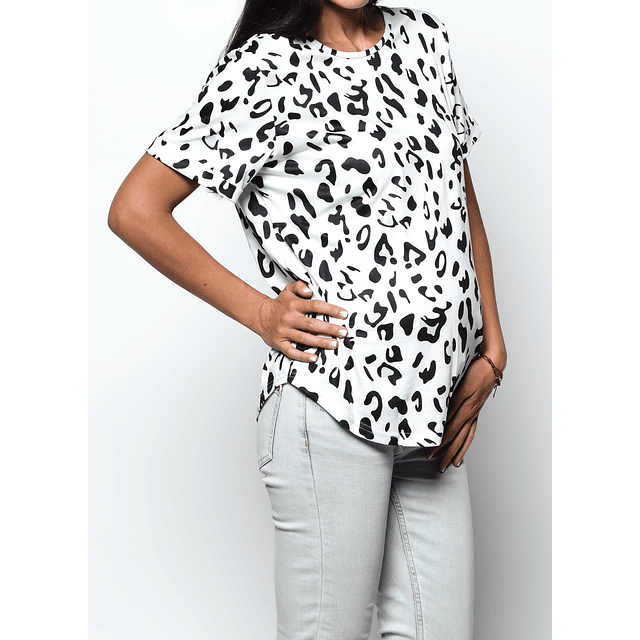 Polera maternal diseño leopardo blanco