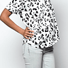 Polera maternal diseño leopardo blanco