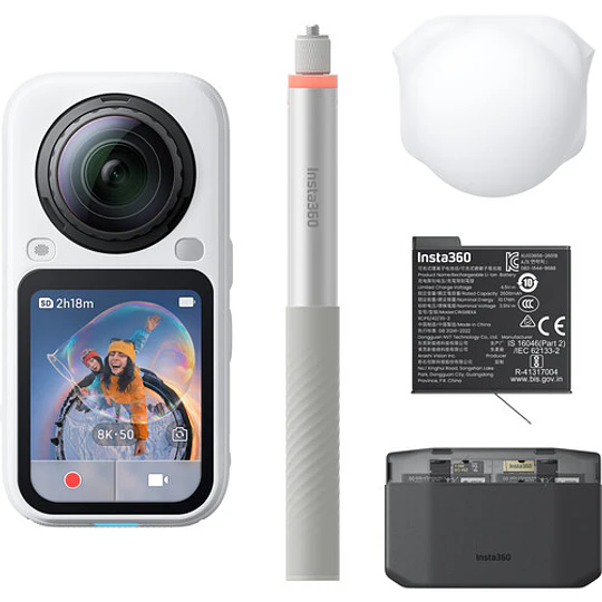 Insta360 X6 360° 8K Kit Cámara Essentials Bundle (Arctic White) - Image 1