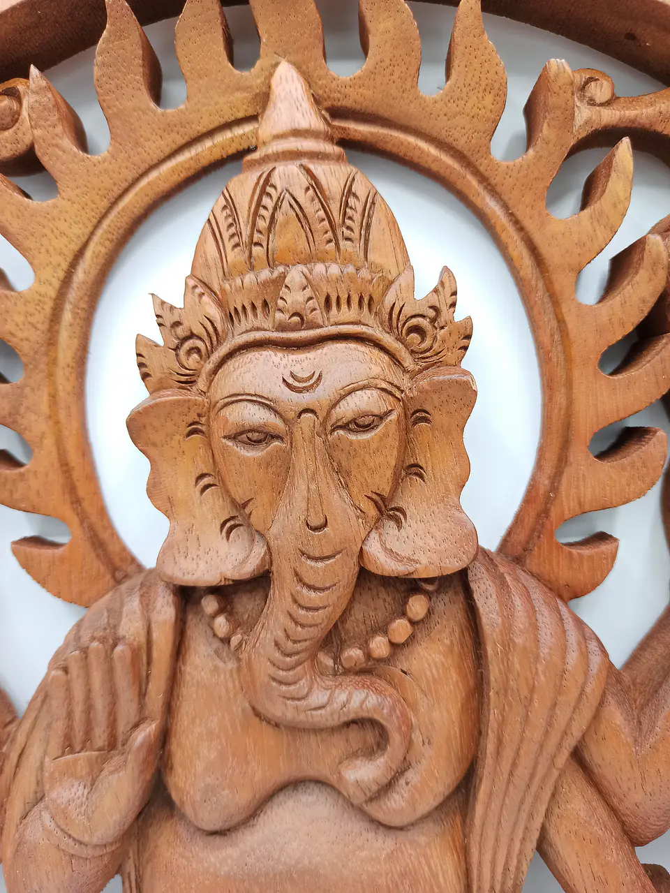 Painel Artesanal em Madeira Suar - Ganesh de 40cm 2