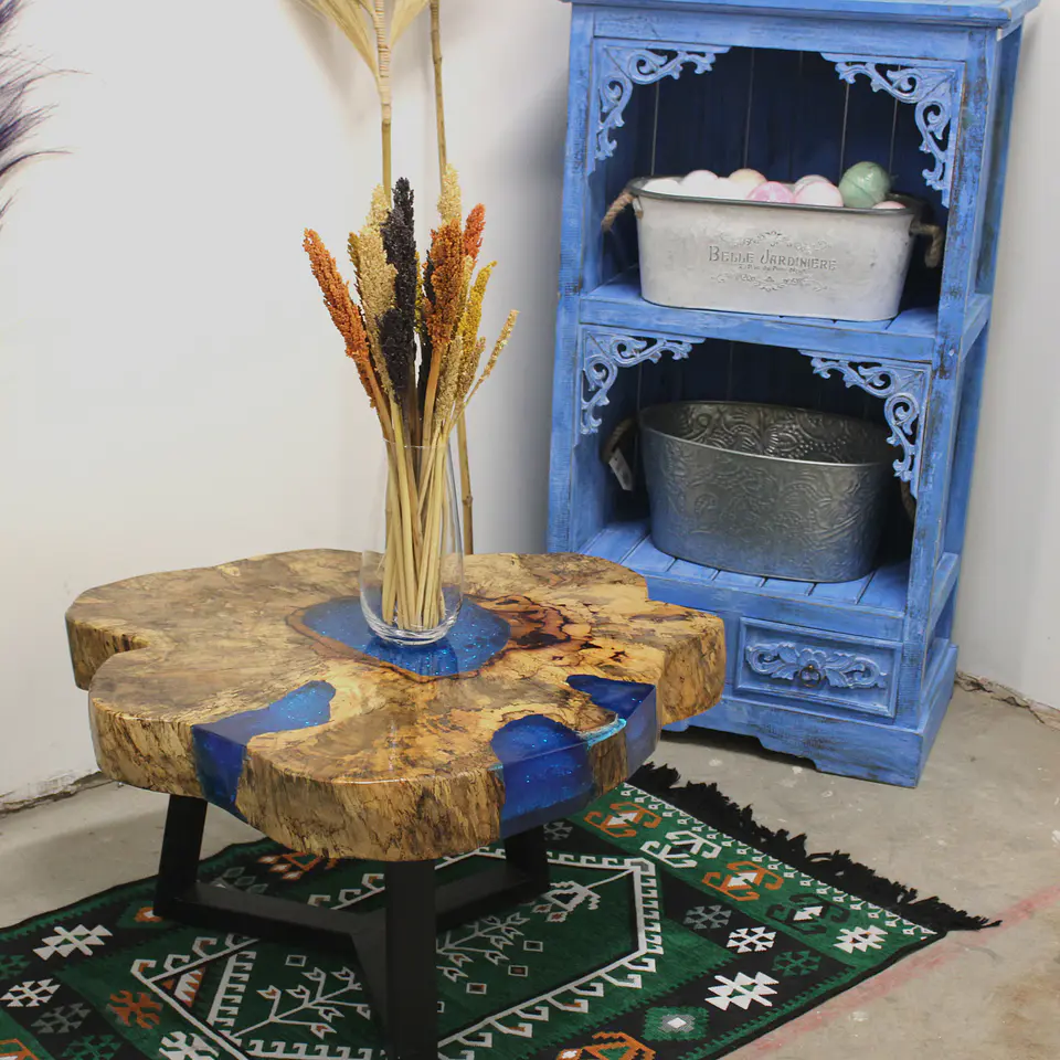 Mesa de Centro Raiz Tamarindo com Resina Azul Celeste Profunda – Edição Singular 3