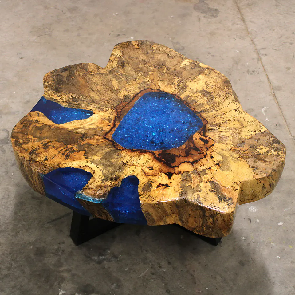 Mesa de Centro Raiz Tamarindo com Resina Azul Celeste Profunda – Edição Singular 1