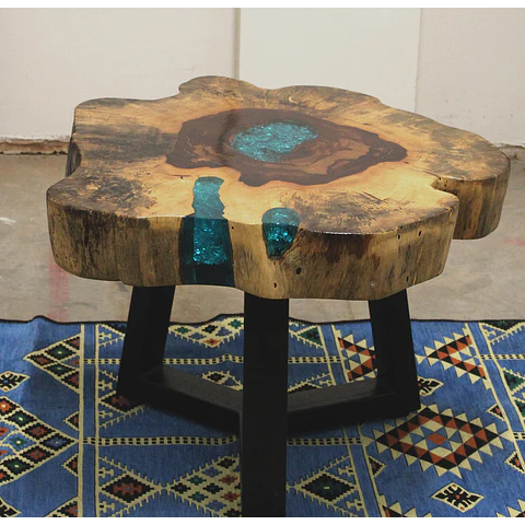 Mesa de Centro Tamarindo Maciço com Resina Pigmentada Azul Cristal