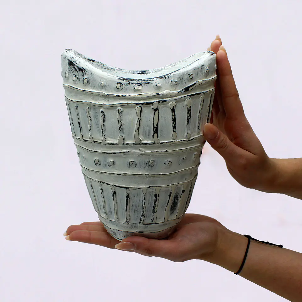 Vaso em Terracota em Formato de Pescoço Largo - Creme 22cm 1