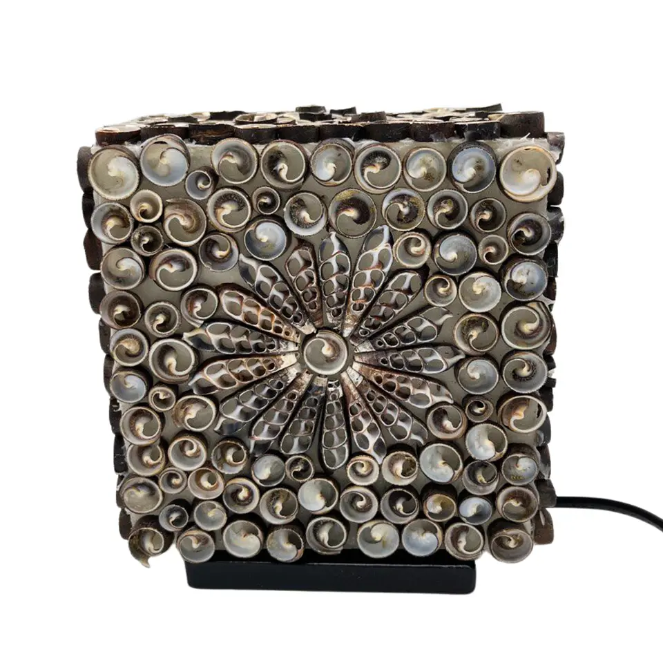 Candeeiro Boho Artesanal com Conchas Marinhas Naturais - Quadrado Chocolate Twist 2