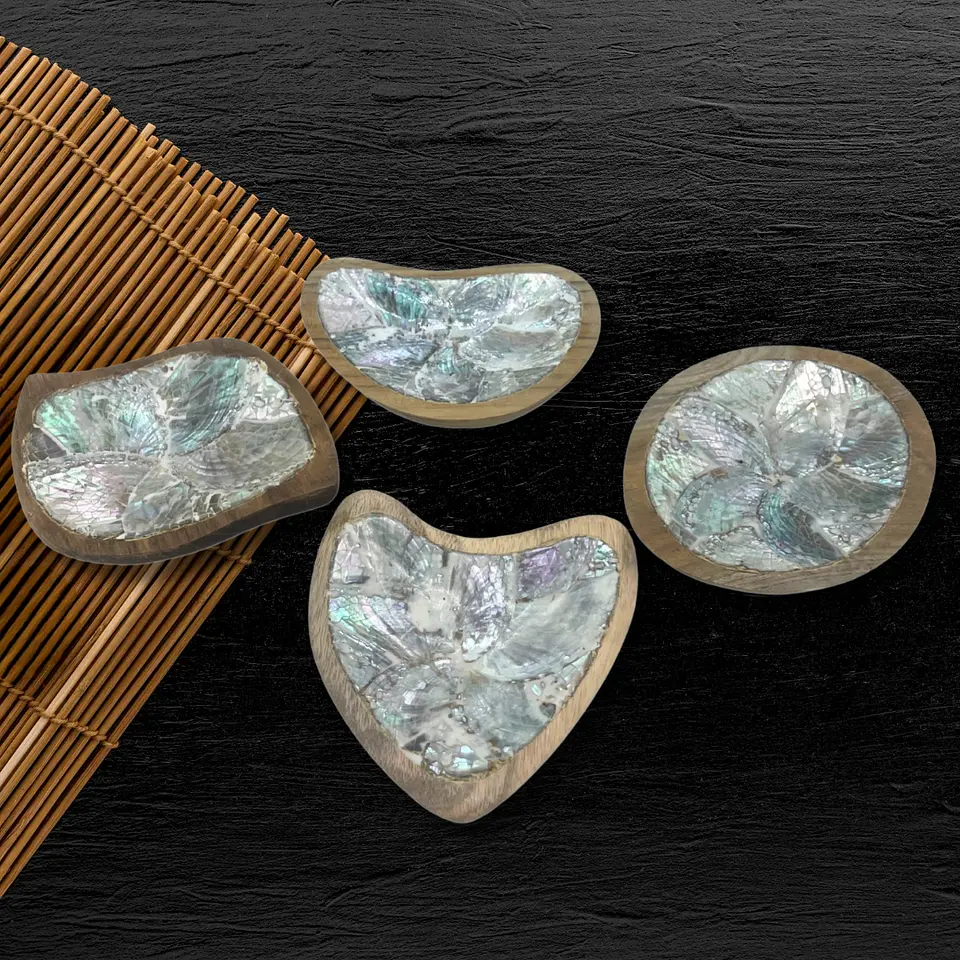 Conjunto de 4 Mini Tigelas de Madeira de Teca e Conchas Marítimas Naturais 2