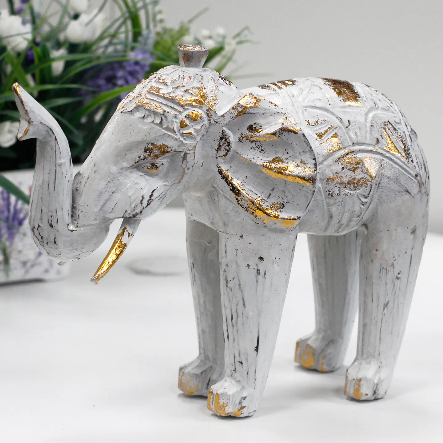 Elefante Esculpido em Madeira Albasia- Ouro Branco 2