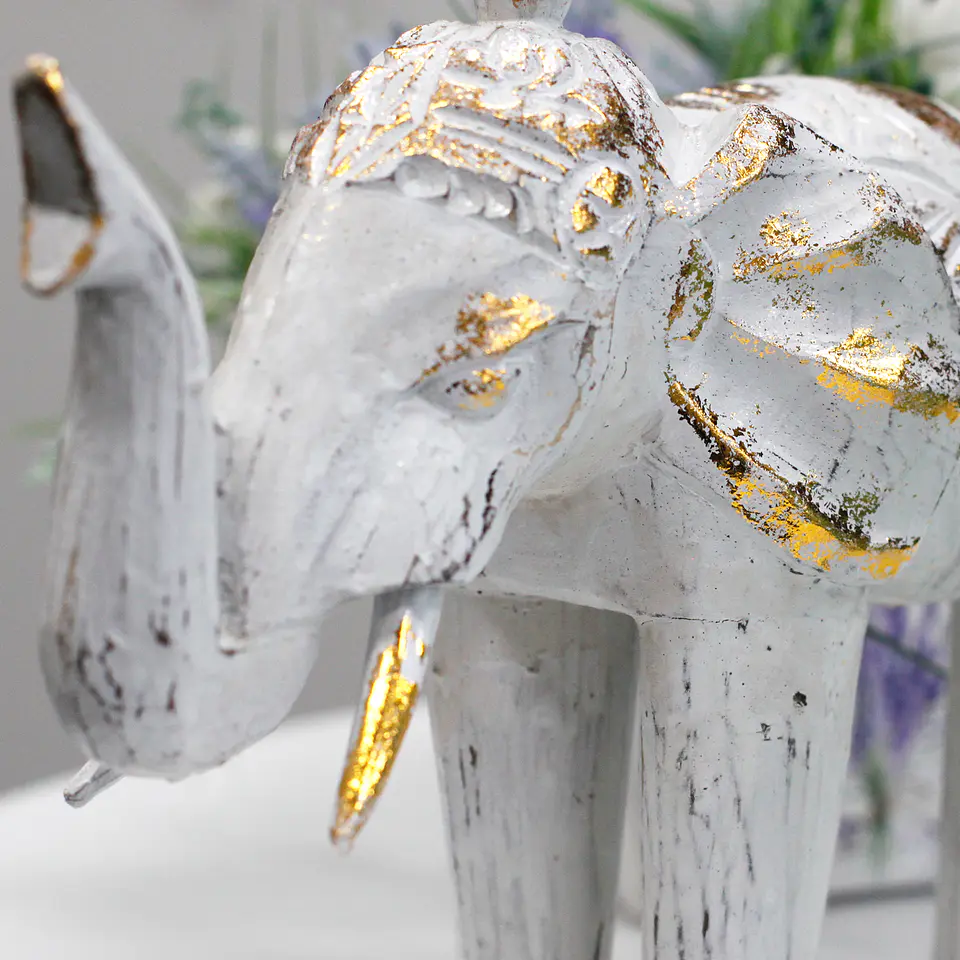 Elefante Esculpido em Madeira Albasia- Ouro Branco 3