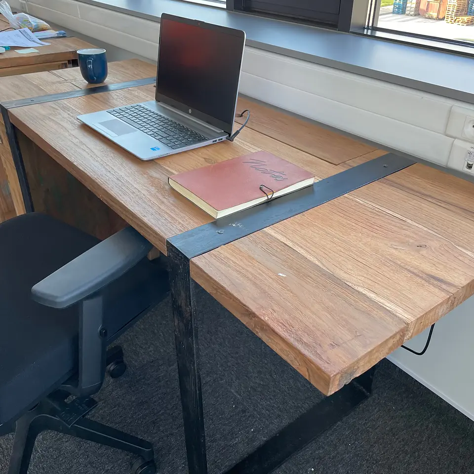 Mesa Secretária 160x60x75cm (Gaveta não incluída) 2