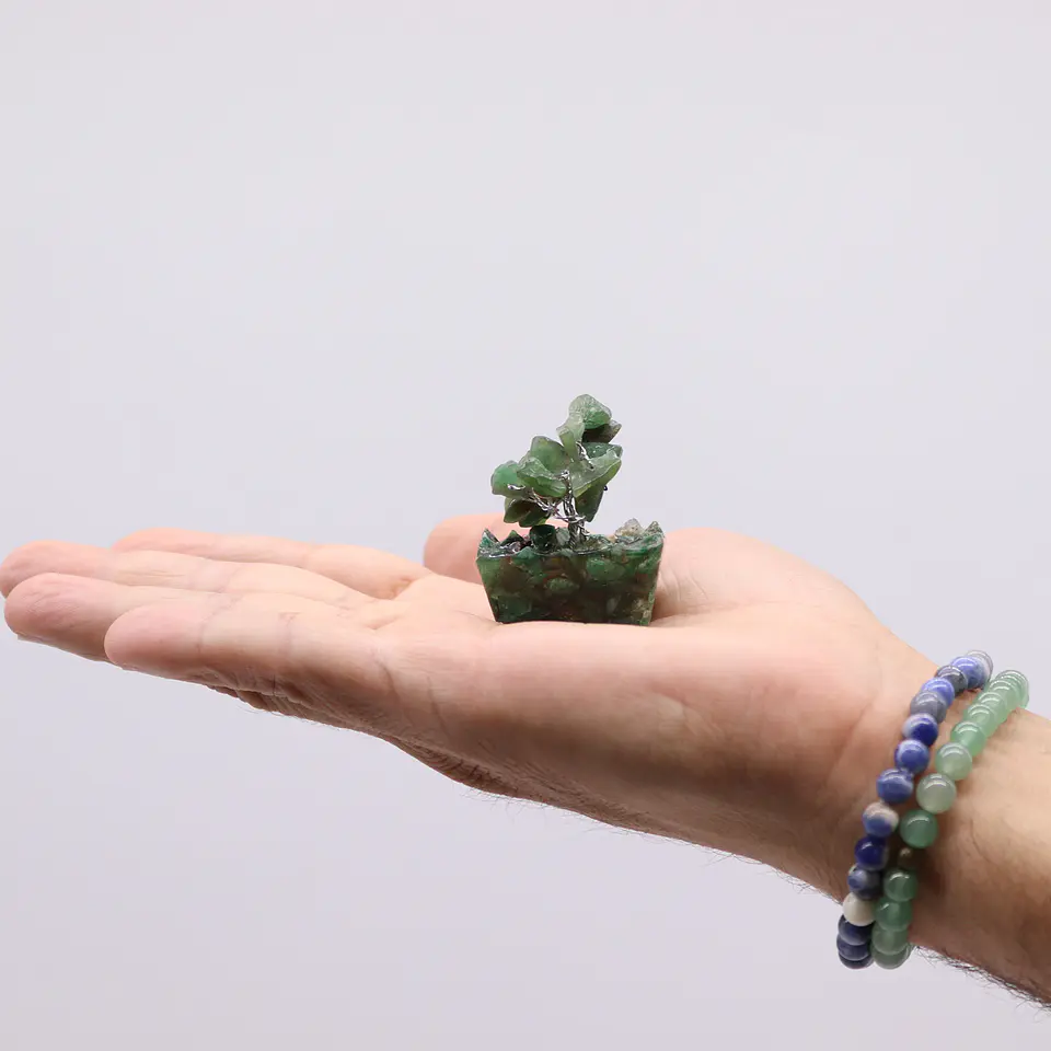 Mini Árvore de Pedras Preciosas em Base de Orgonite - Aventurina Verde (15 Pedras) 4