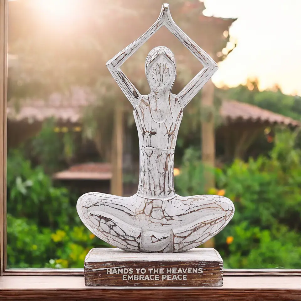 Escultura Decorativa em Madeira Albasia – Figura Feminina de Yoga (Urdhva Hastasana) 2