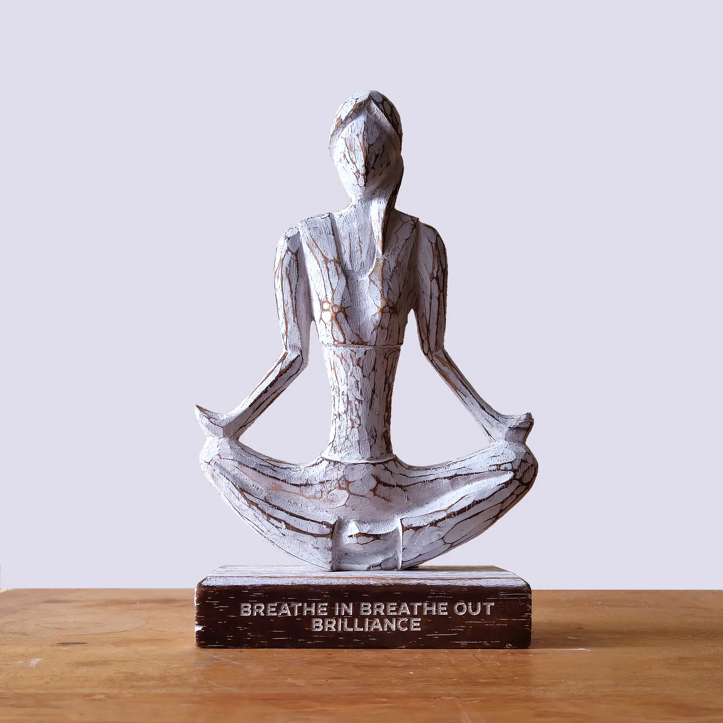 Escultura Decorativa em Madeira Albasia – Figura Feminina de Yoga (Sukhasana) 3