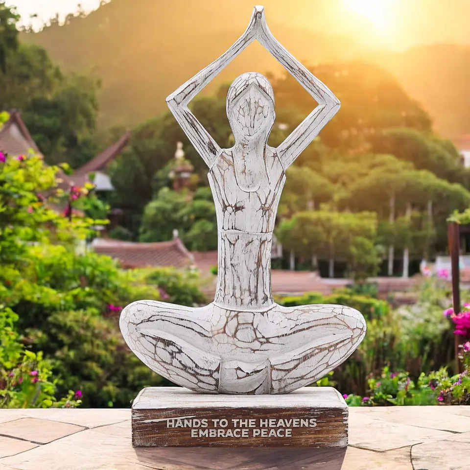 Escultura Decorativa em Madeira Albasia – Figura Feminina de Yoga (Urdhva Hastasana) 4