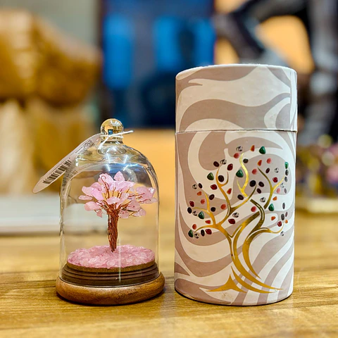 Árvore Decorativa em Domo de Vidro com Quartzo Rosa – 30 Pedras