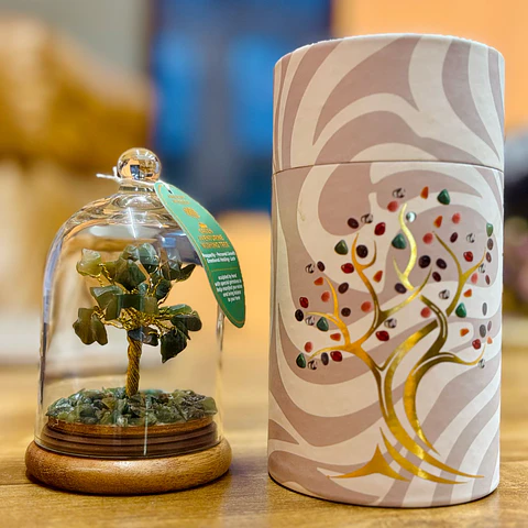 Árvore Decorativa em Domo de Vidro com Aventurina Verde – 30 Pedras