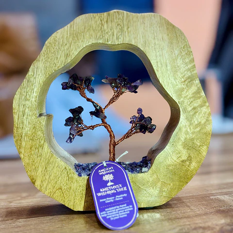 Árvore Decorativa com Ametista Natural em Estrutura Circular de Madeira de Mangueira – 60 Pedras