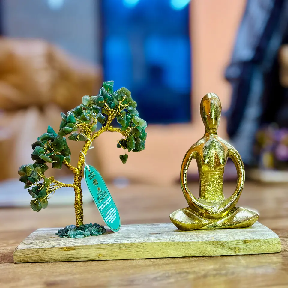 Jardim Decorativo com Aventurina Verde Natural e Escultura em Alumínio – Postura Padmasana (Lótus) – 100 Pedras 1
