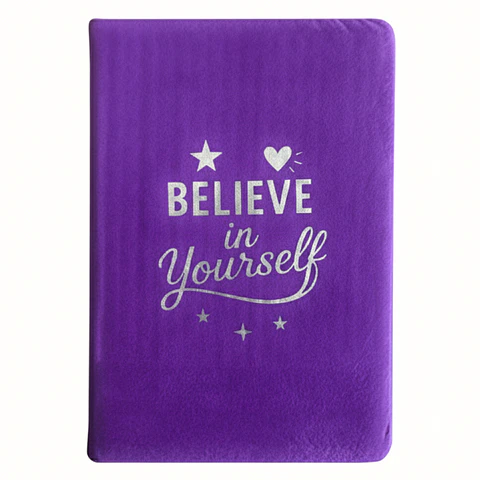 Caderno de Veludo Lavanda com Capa Texturada e Gravação Prateada – 80 Páginas
