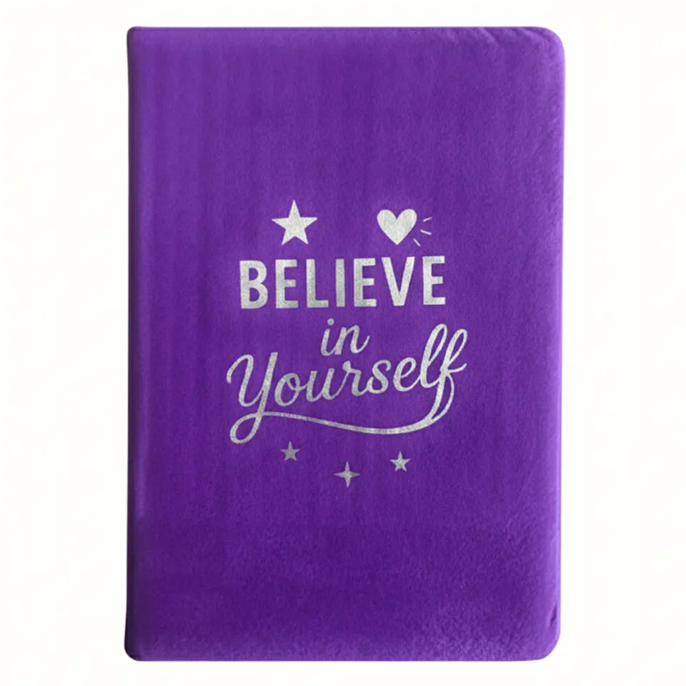 Caderno de Veludo Lavanda com Capa Texturada e Gravação Prateada – 80 Páginas 1