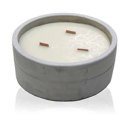 Vela Perfumada Redonda em Recipiente de Concreto com Pavio de Madeira – Baunilha e Laranja Esmagada