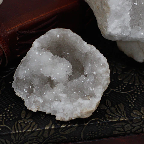 Geodo Natural 8 × 8 × 4 cm – Calcita Cristalizada