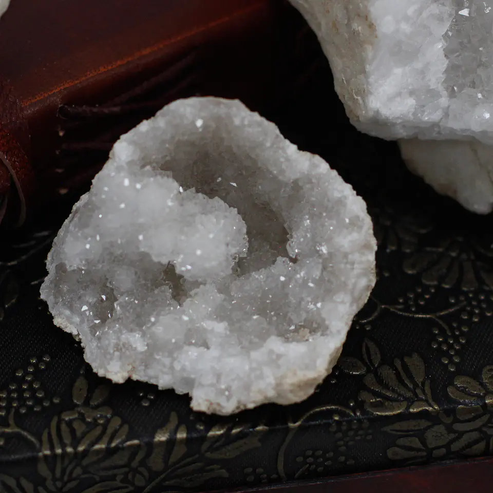 Geodo Natural 8 × 8 × 4 cm – Calcita Cristalizada 1
