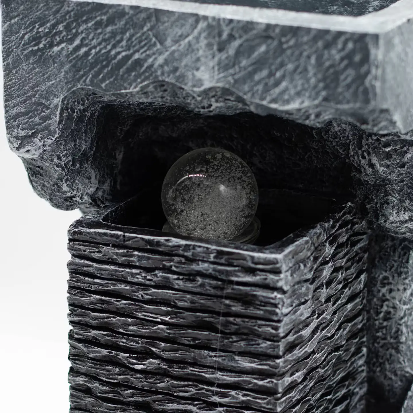 Fonte de Água em Poliresina Grande (Altura 48 cm) - Bola de Cristal com Mudança de Cor sobre Rocha 2