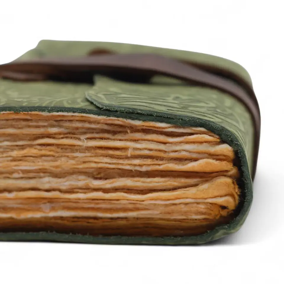 Caderno de Couro Grosso com Borda Irregular – Estampa de Labirinto Verde 4