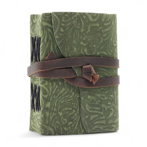 Caderno de Couro Grosso com Borda Irregular – Estampa de Labirinto Verde