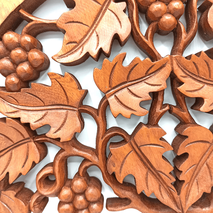 Painel Artesanal em Madeira Suar - Árvore da Vida com Uvas de 40 cm 2