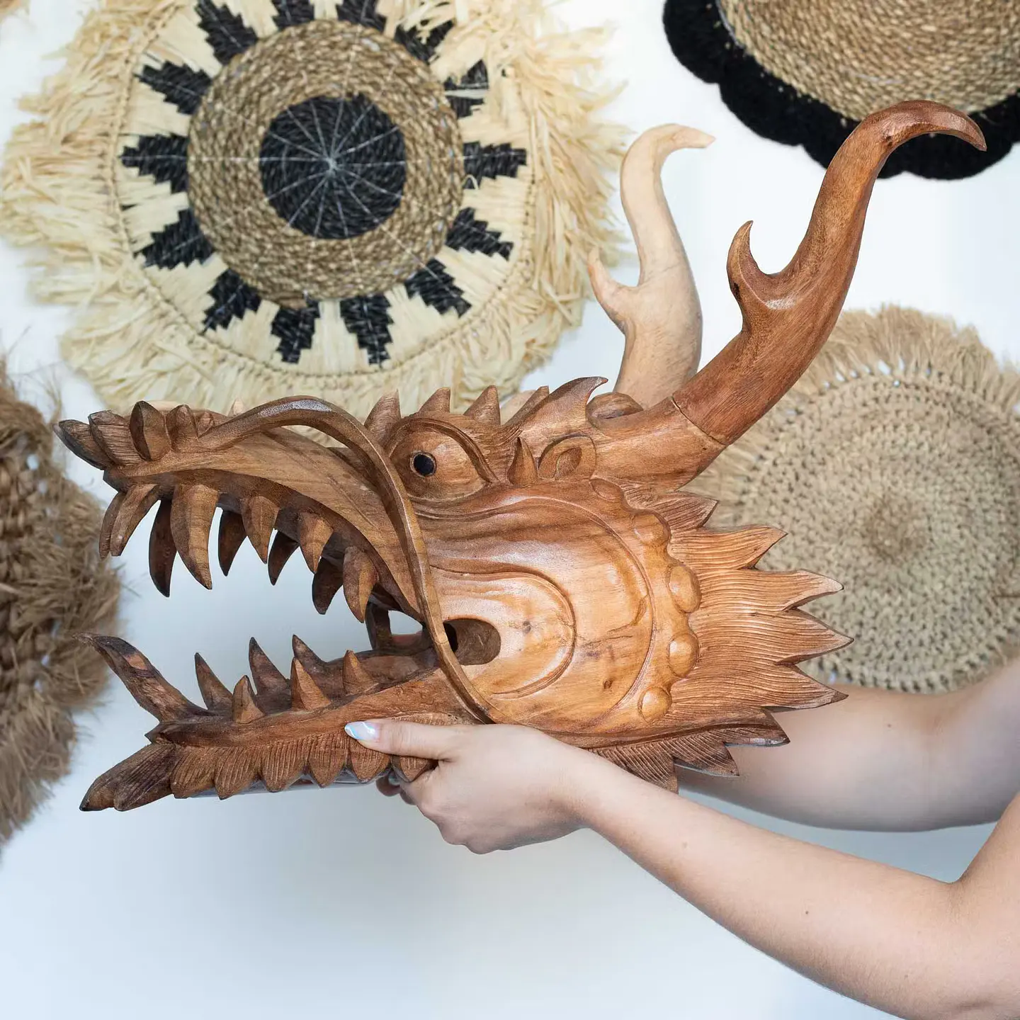 Escultura Artesanal em Madeira Suar - Cabeça de Dragão de 40 cm 2